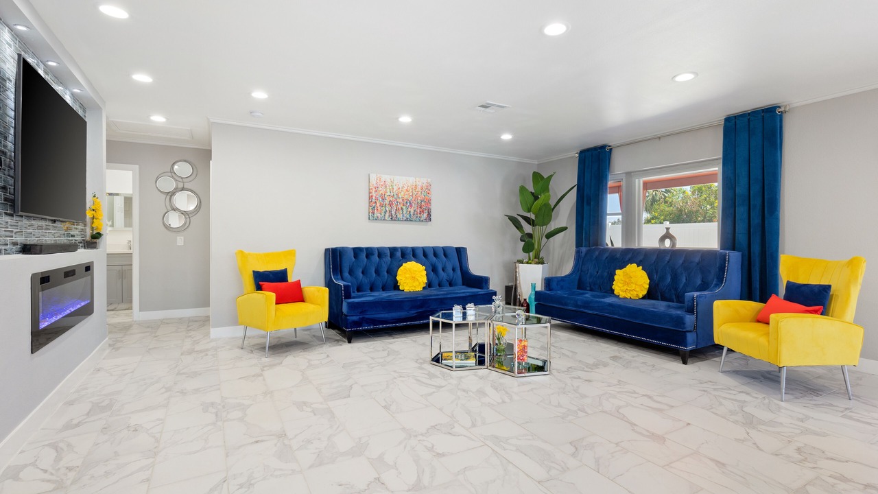 Photo of Livingroom in Desert Park Estates