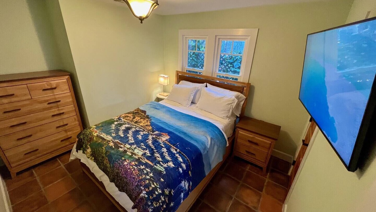 Photo of Bedroom in Avalon