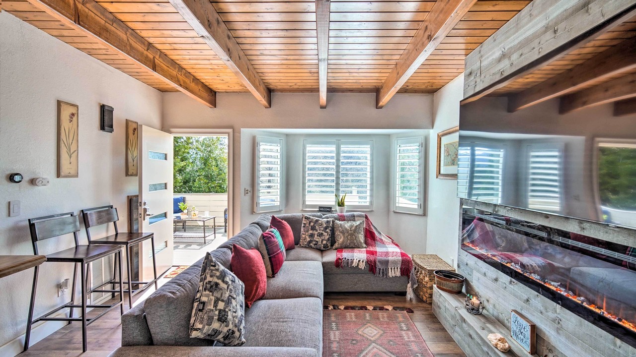 Photo of Livingroom in Crestline