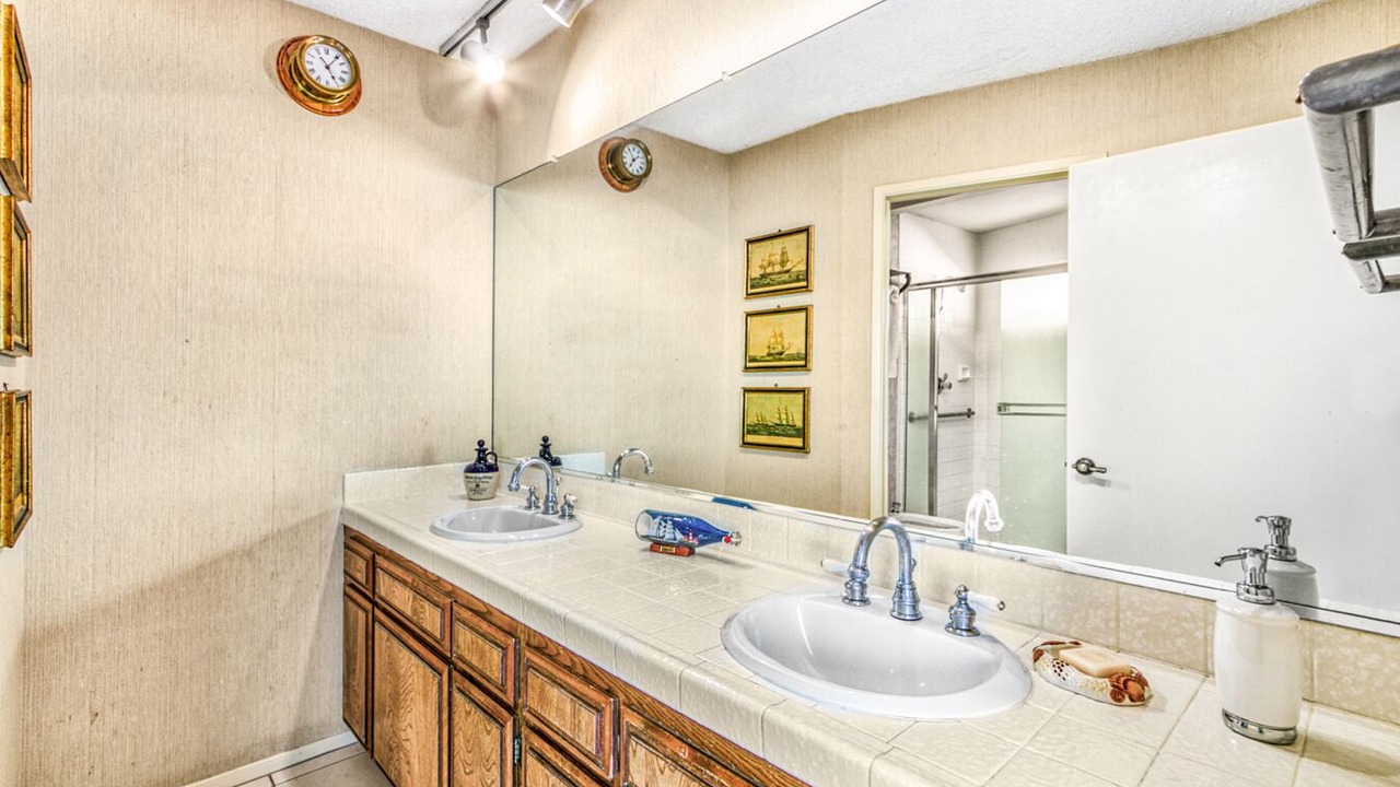 Photo of Bathroom in Avalon