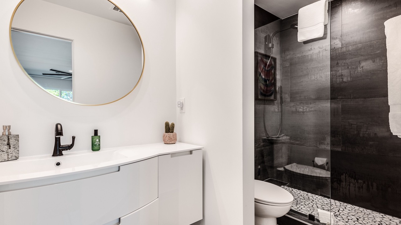 Photo of Bathroom in Racquet Club West