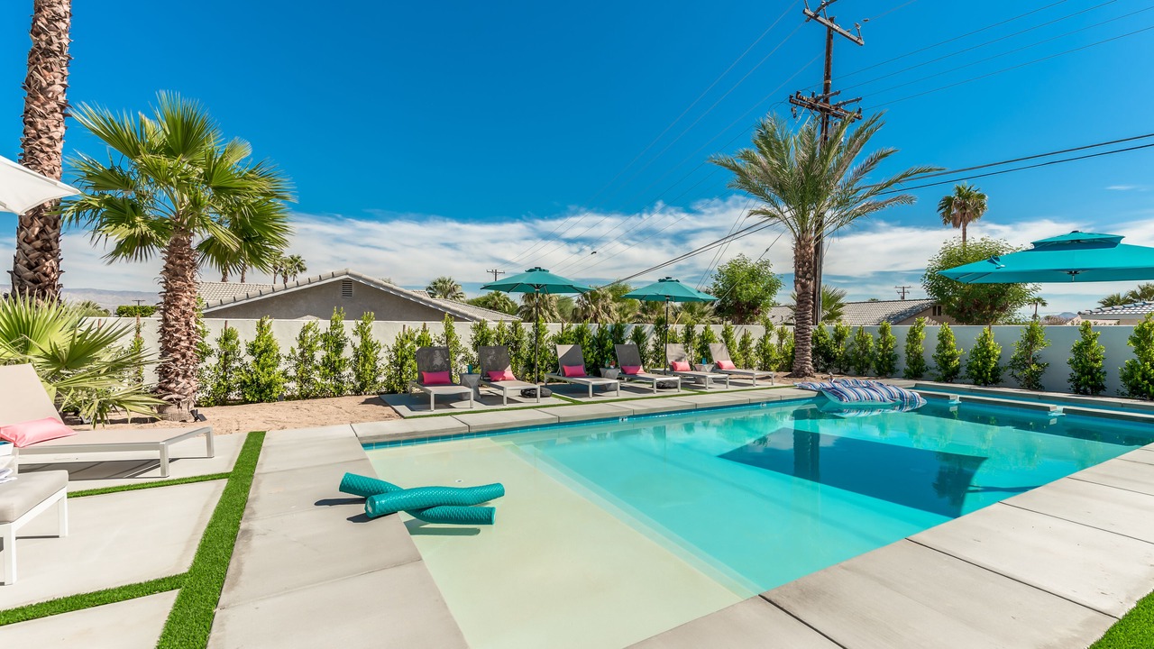 Photo of Outdoor in Racquet Club West