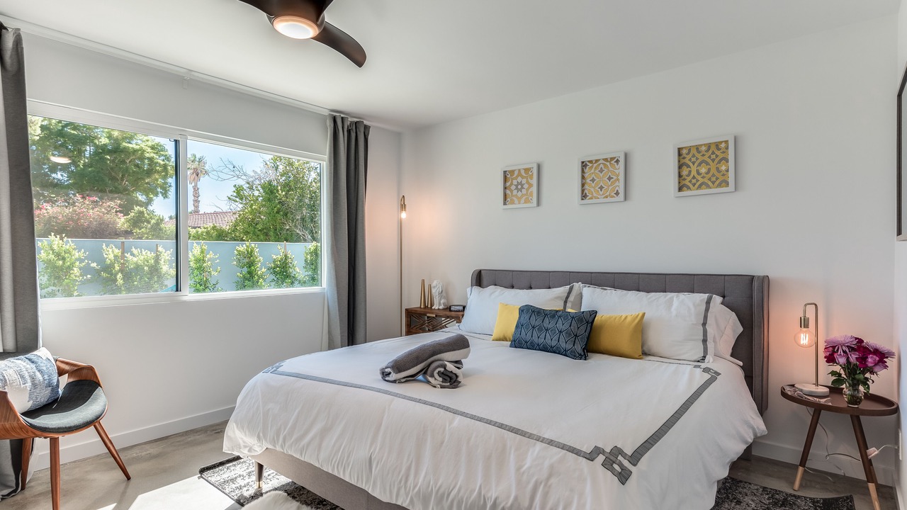 Photo of Bedroom in Racquet Club West