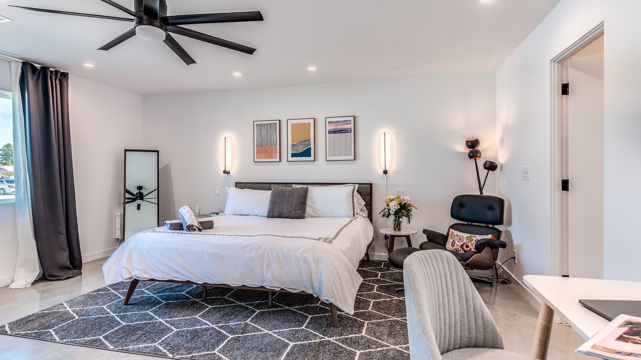 Photo of Bedroom in Racquet Club West