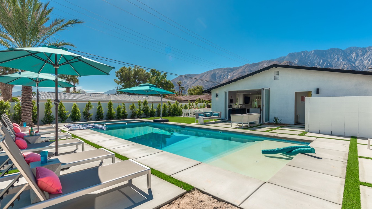Photo of Outdoor in Racquet Club West