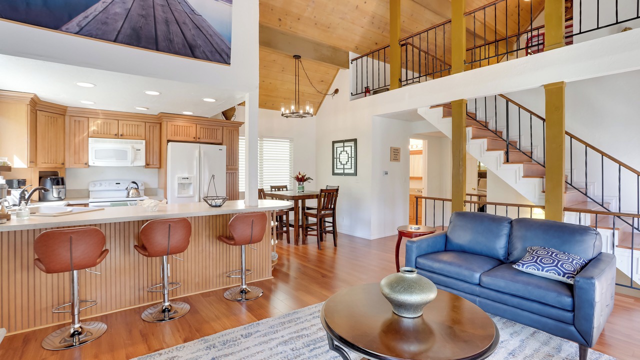 Photo of Livingroom in Crestline