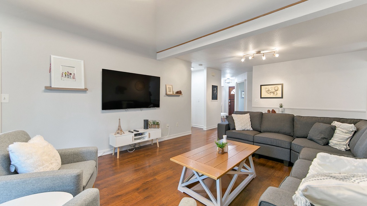 Photo of Livingroom in Midway