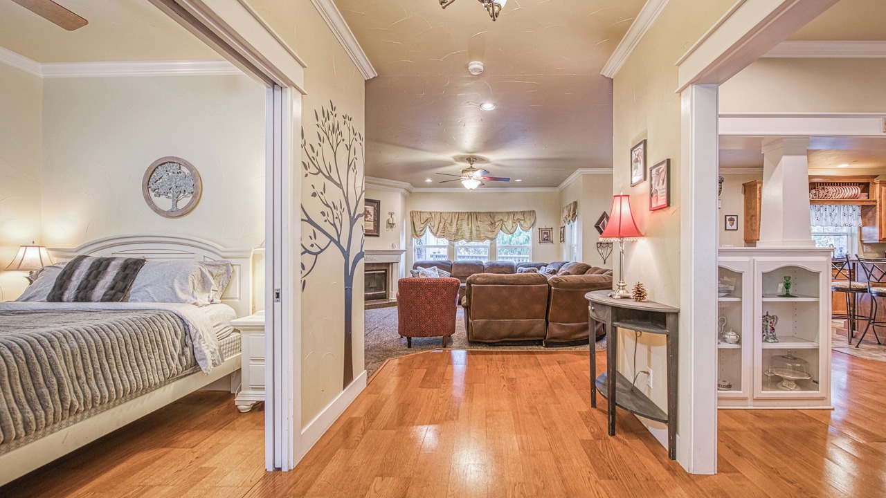 Photo of Bedroom in Yosemite Lakes