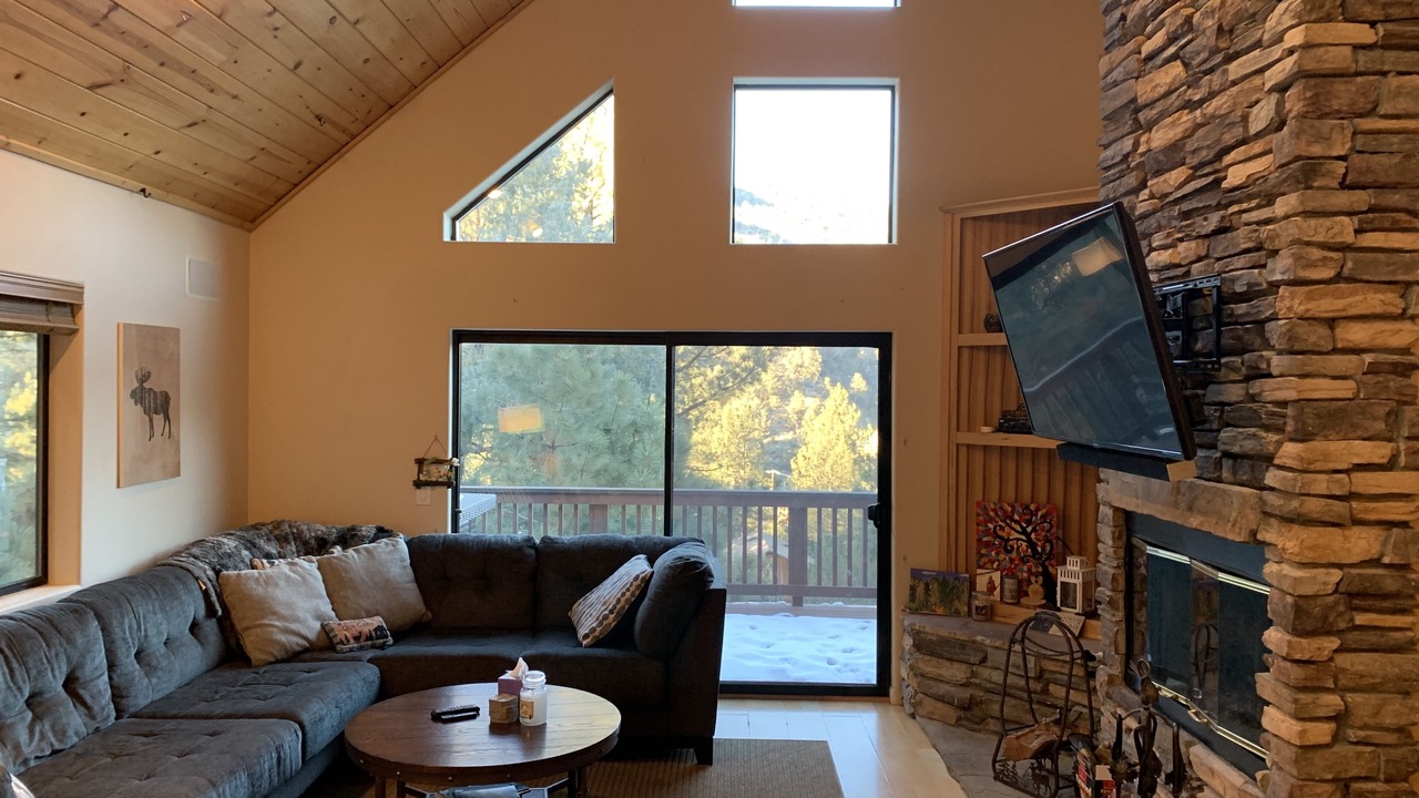 Photo of Livingroom in Pine Mountain Club