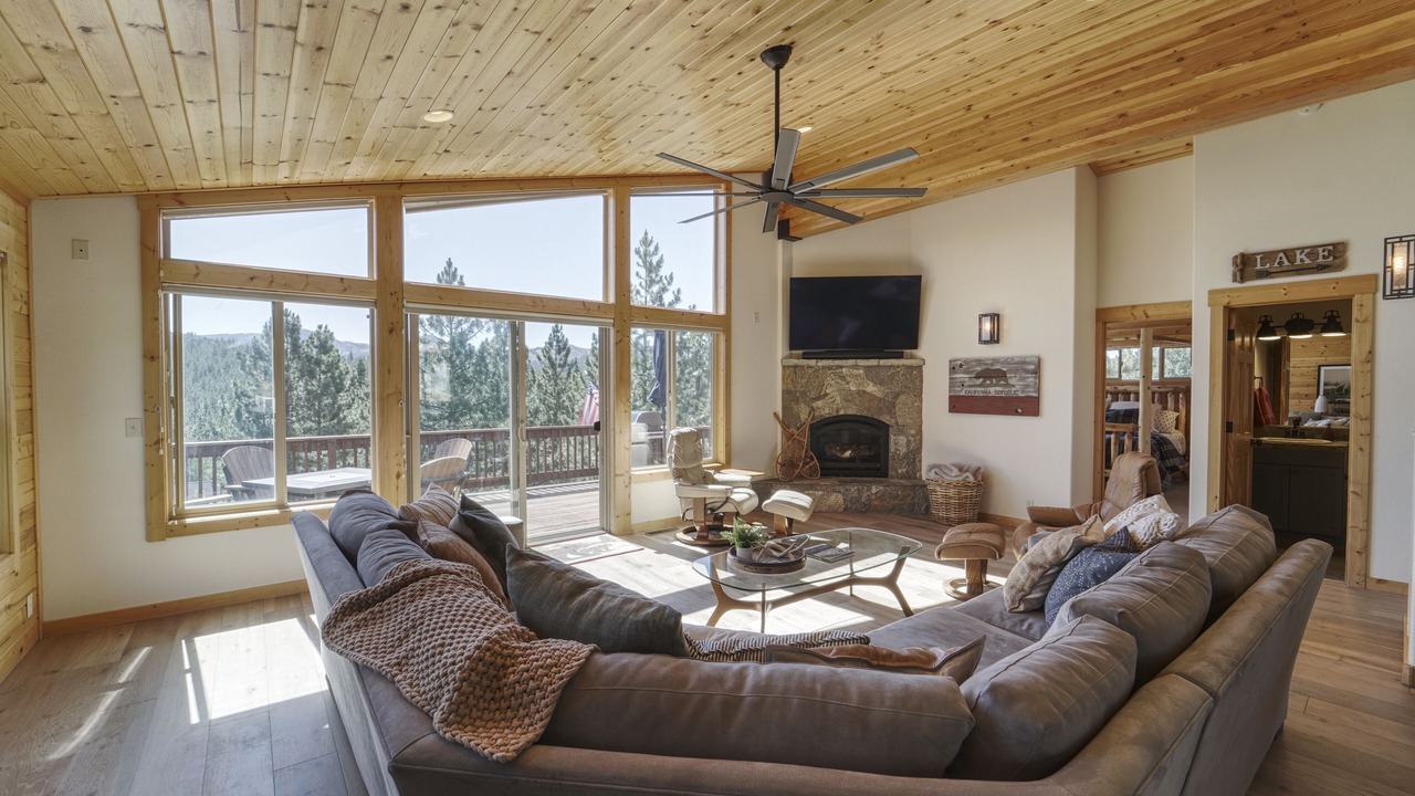 Photo of Livingroom in Truckee