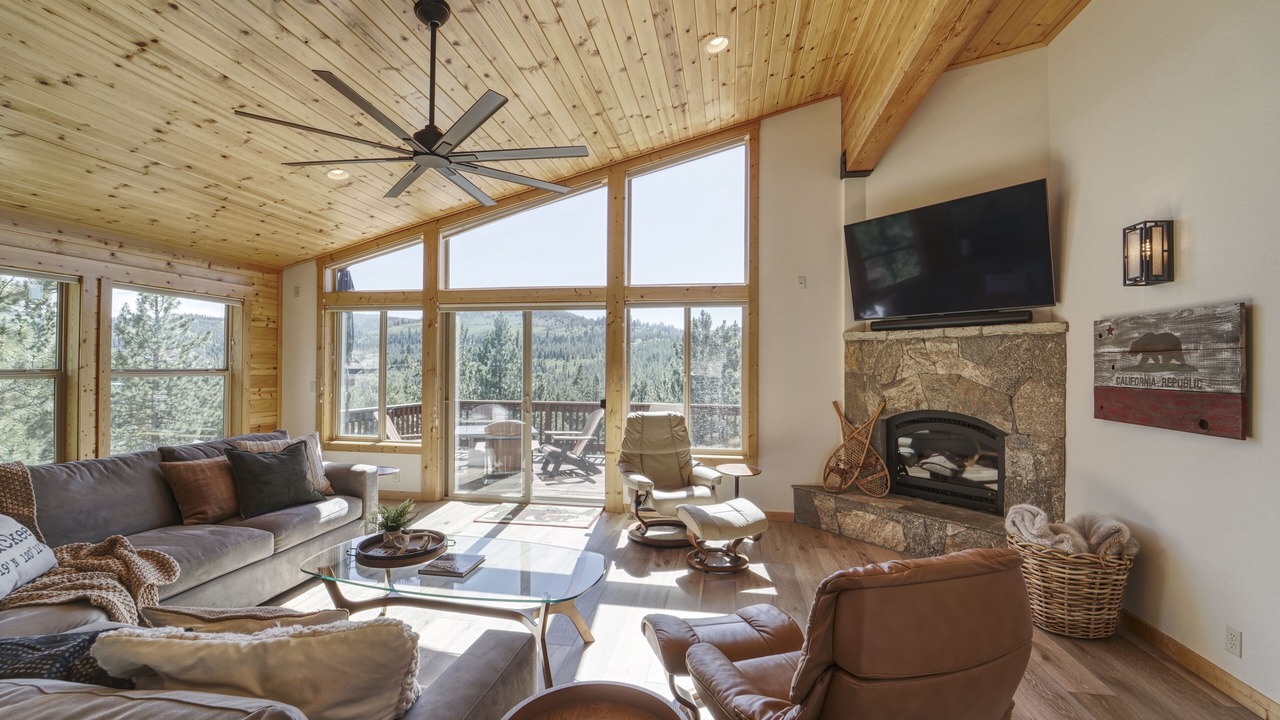 Photo of Livingroom in Truckee