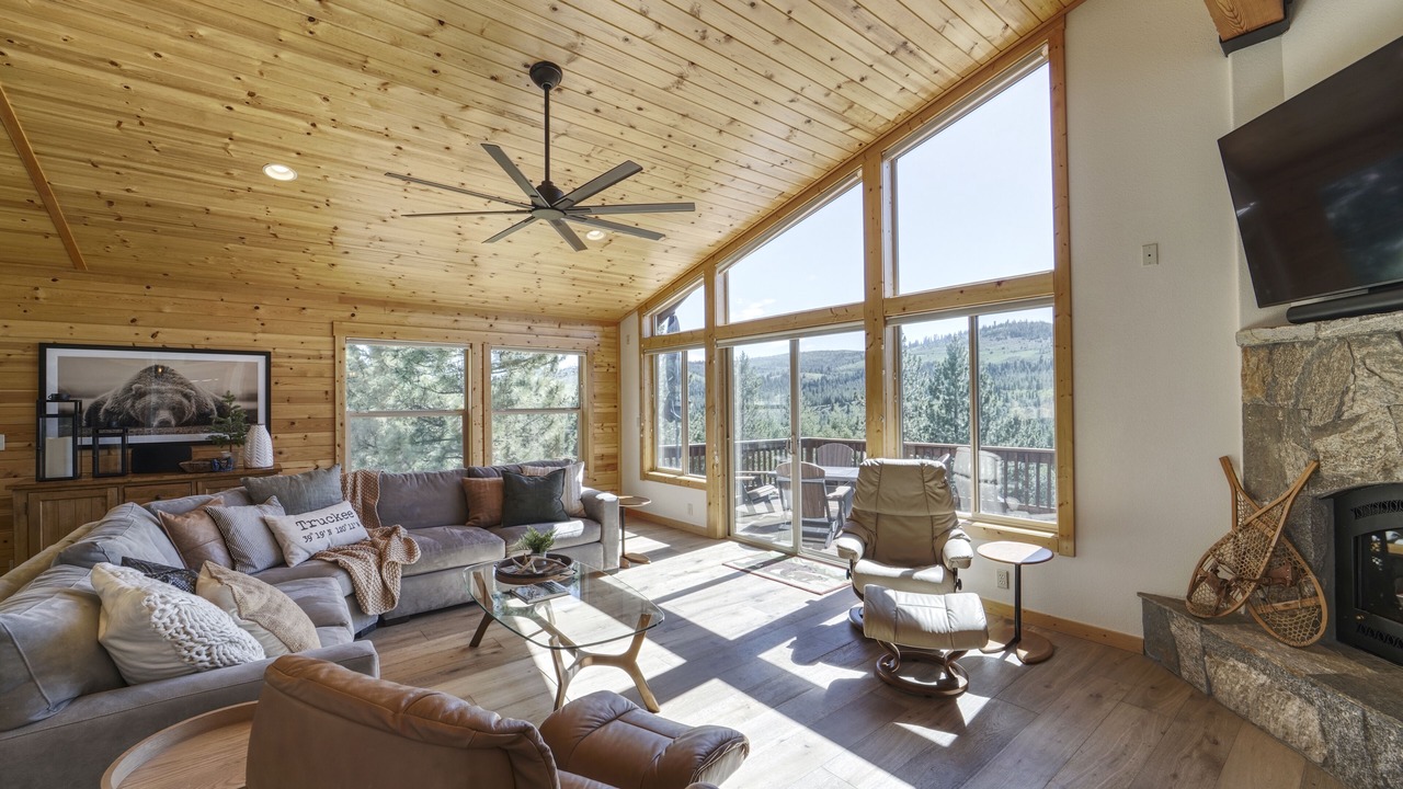 Photo of Livingroom in Truckee