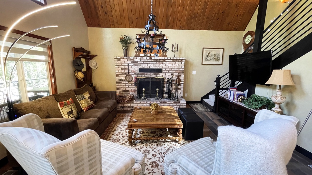 Photo of Livingroom in Pine Mountain Club
