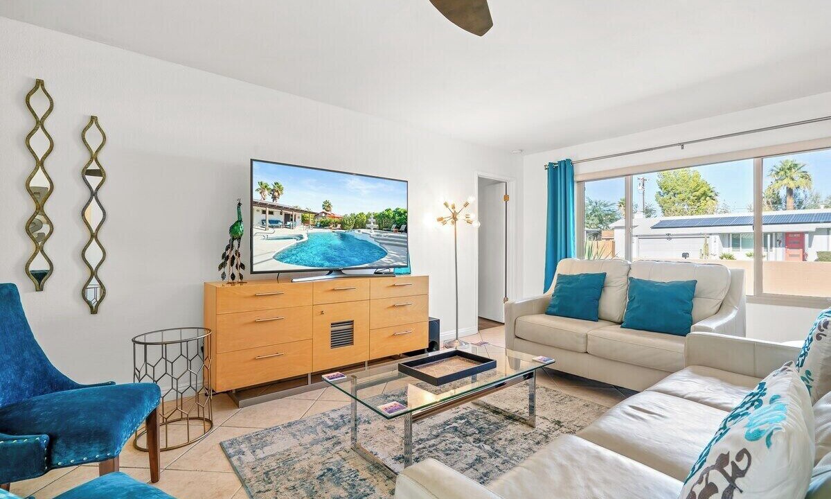Photo of Livingroom in Desert Park Estates