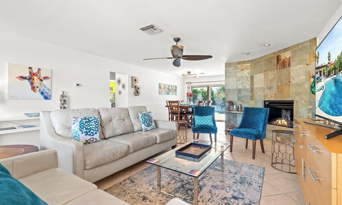 Photo of Livingroom in Desert Park Estates