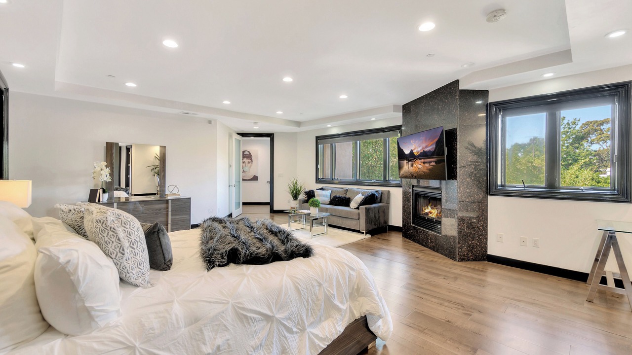 Photo of Bedroom in Hollywood Dell