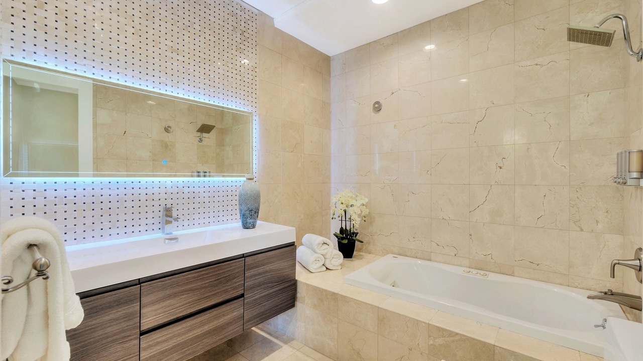 Photo of Bathroom in Hollywood Dell