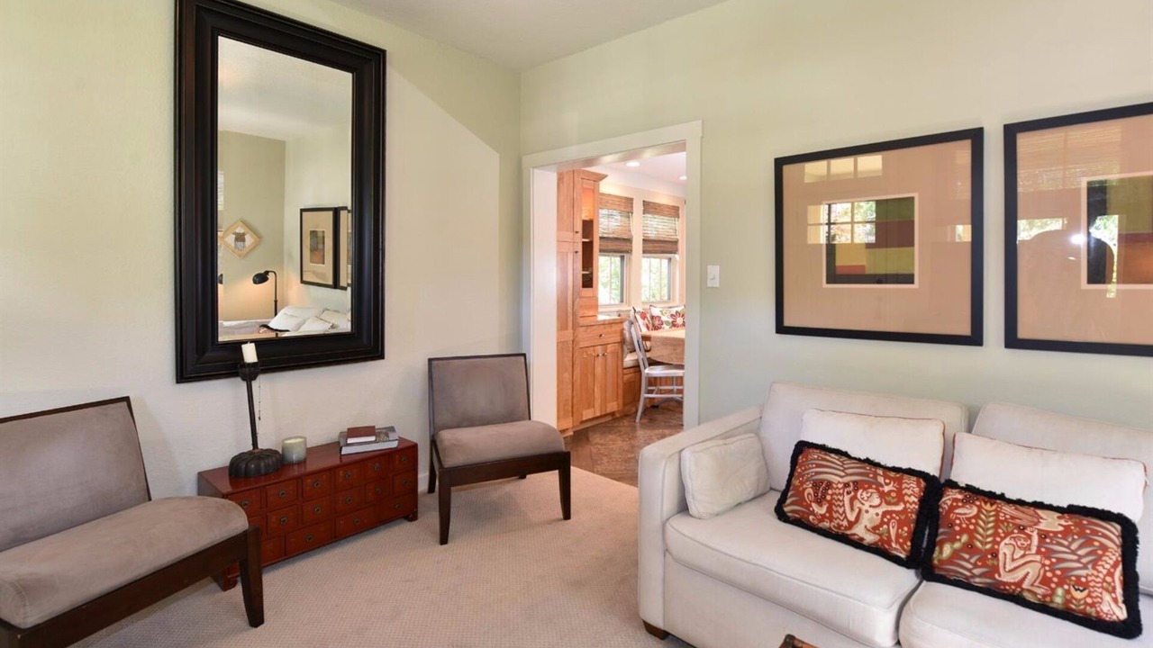 Photo of Livingroom in St. Helena