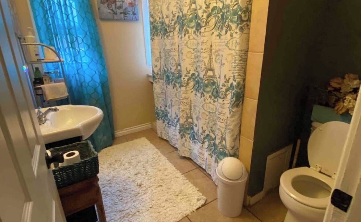 Photo of Bathroom in Los Angeles