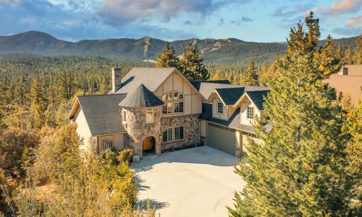 Photo of Outdoor in Castle Glen Estates