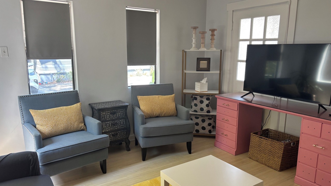Photo of Livingroom in Mid Central