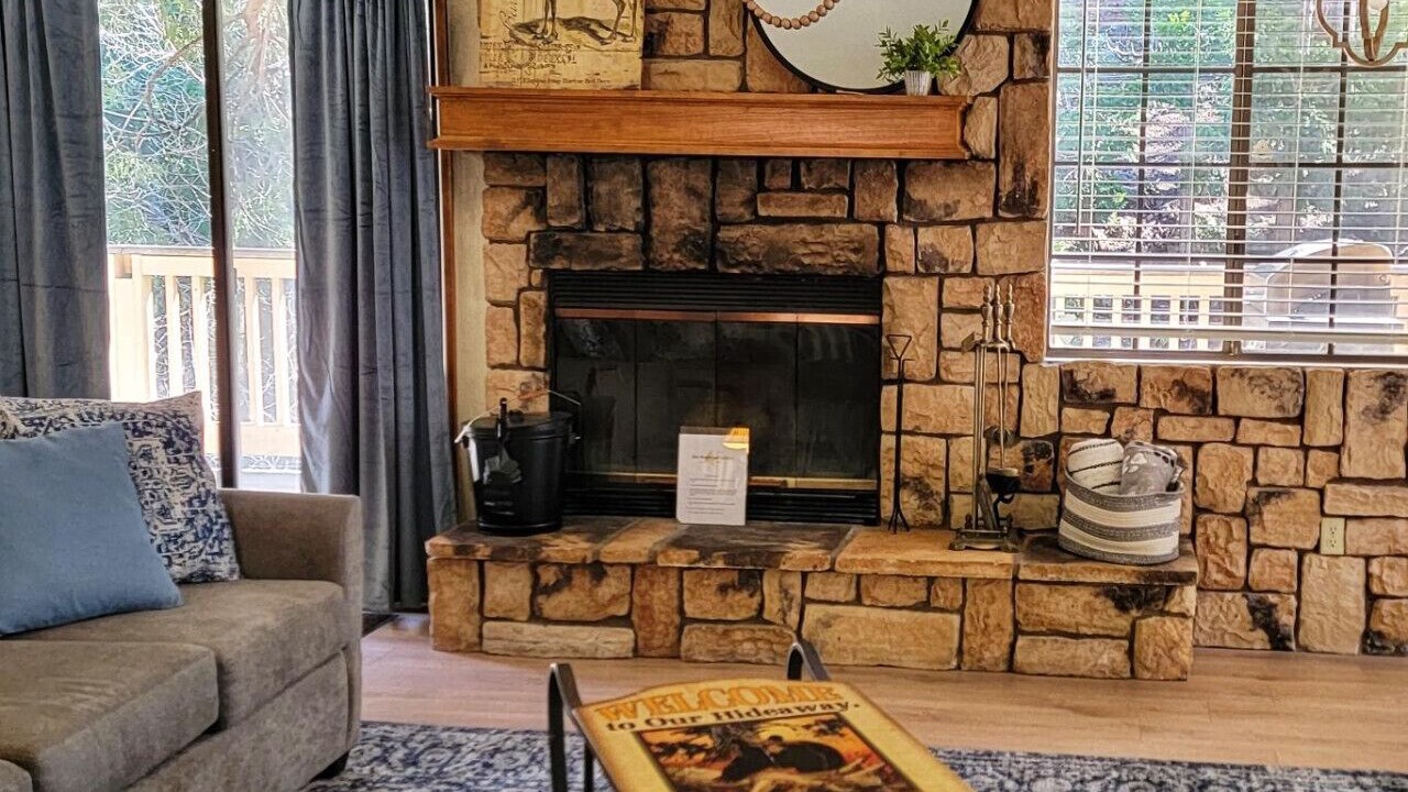 Photo of Livingroom in Crestline