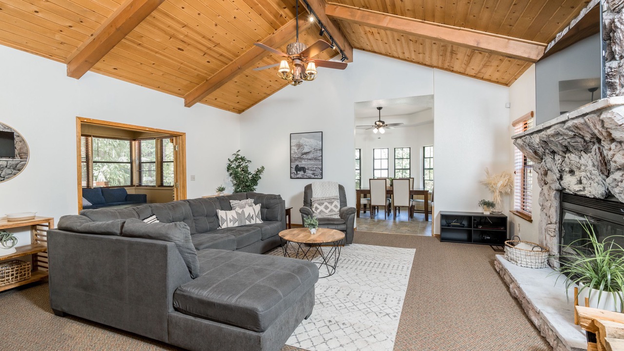 Photo of Livingroom in Shaver Lake