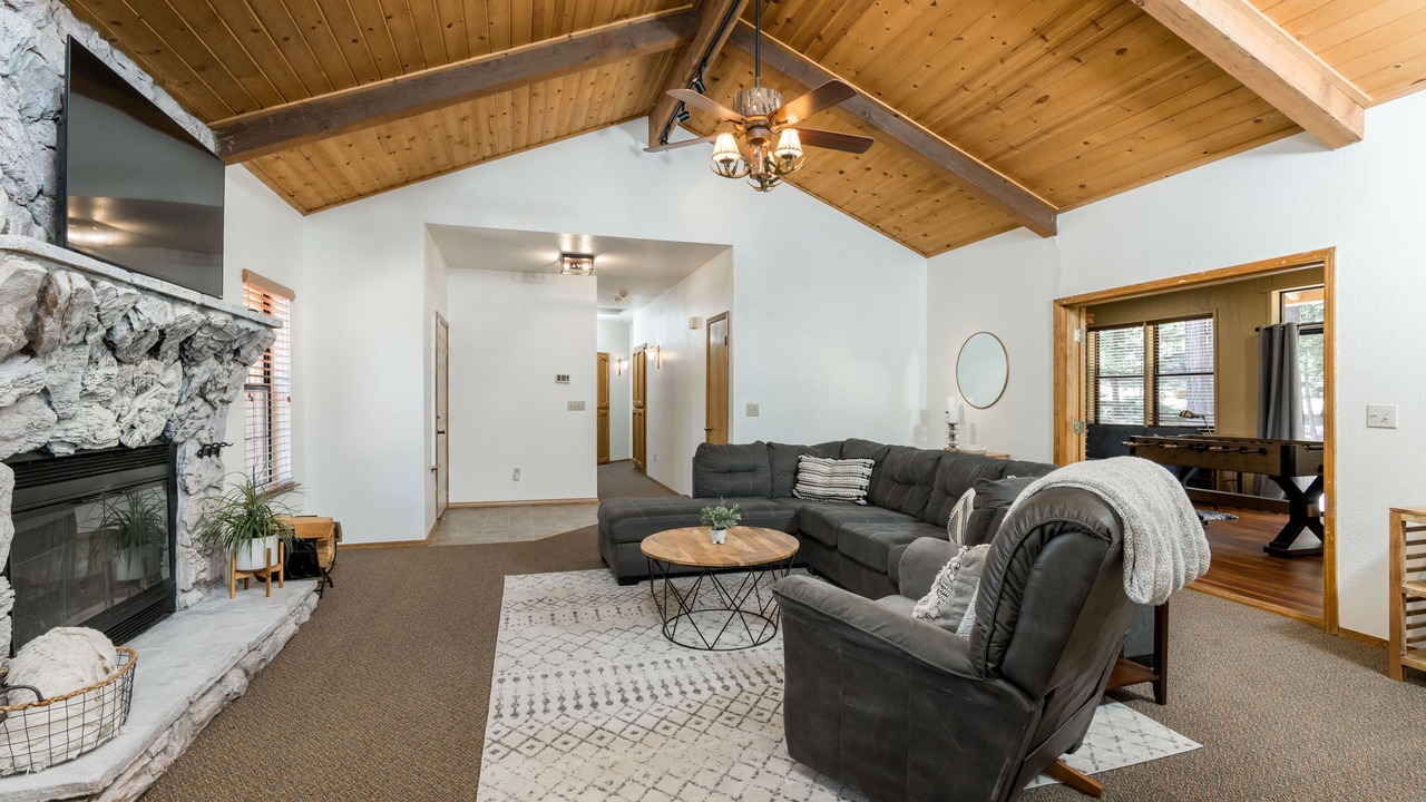 Photo of Livingroom in Shaver Lake