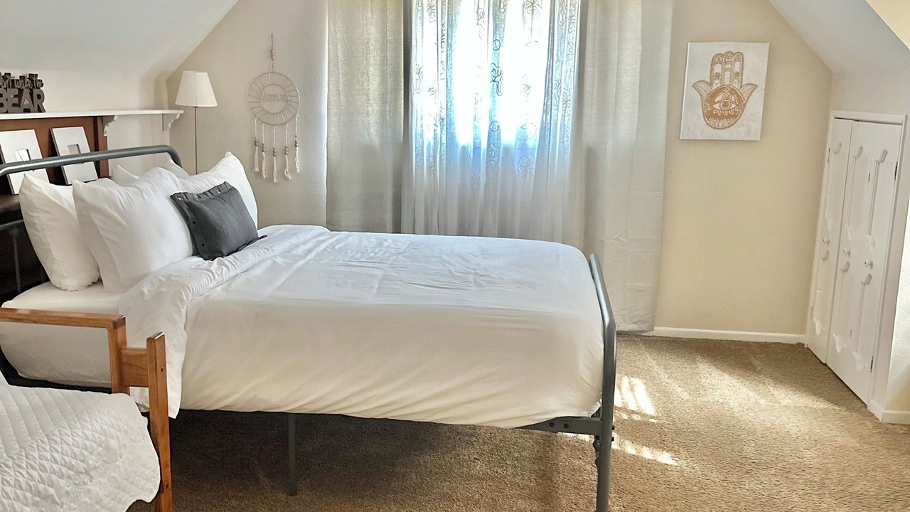 Photo of Bedroom in Pine Mountain Club