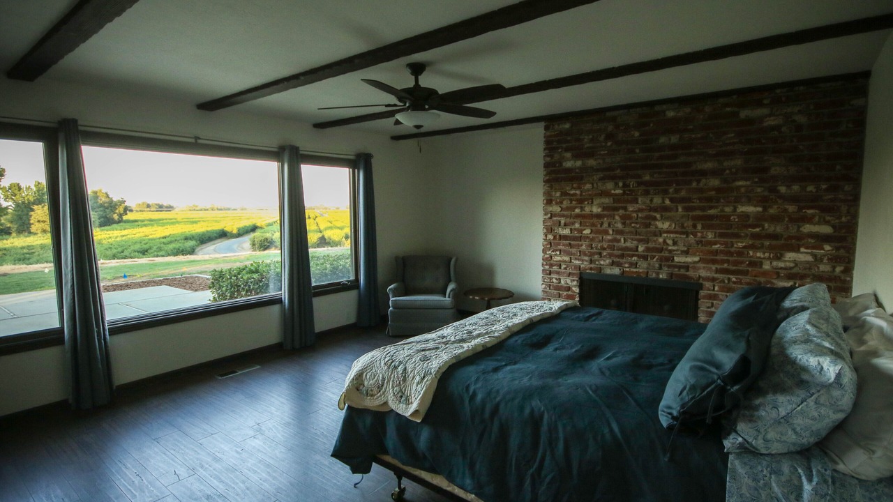 Photo of Bedroom in Raisin