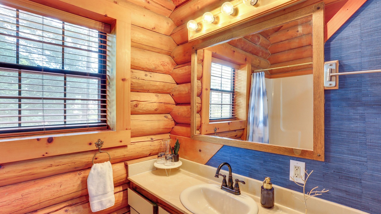 Photo of Bathroom in Cottonwood