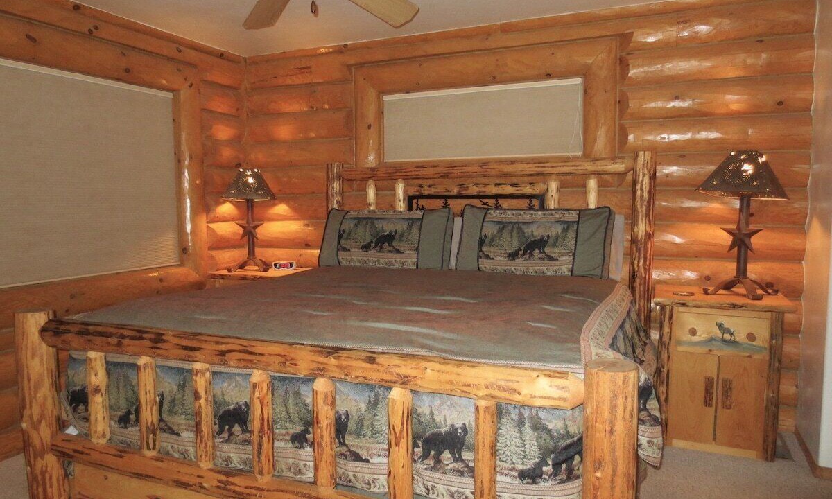 Photo of Bedroom in Highland Pines