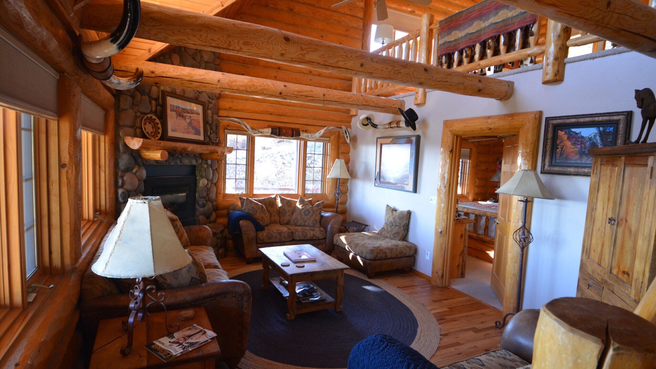 Photo of Livingroom in Highland Pines