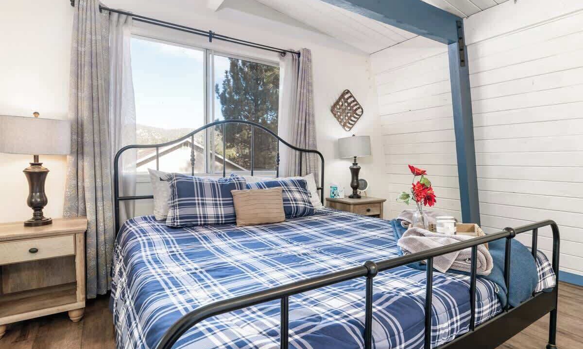 Photo of Bedroom in Big Bear City