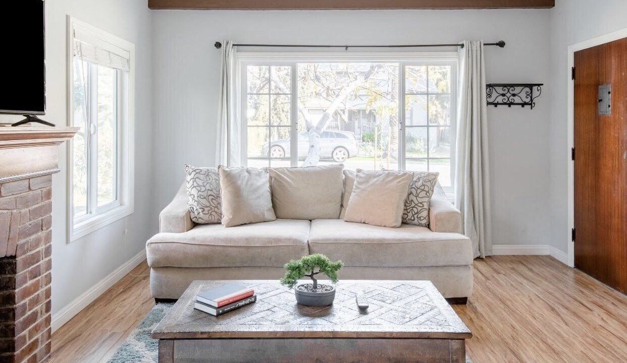 Photo of Livingroom in Mid Central