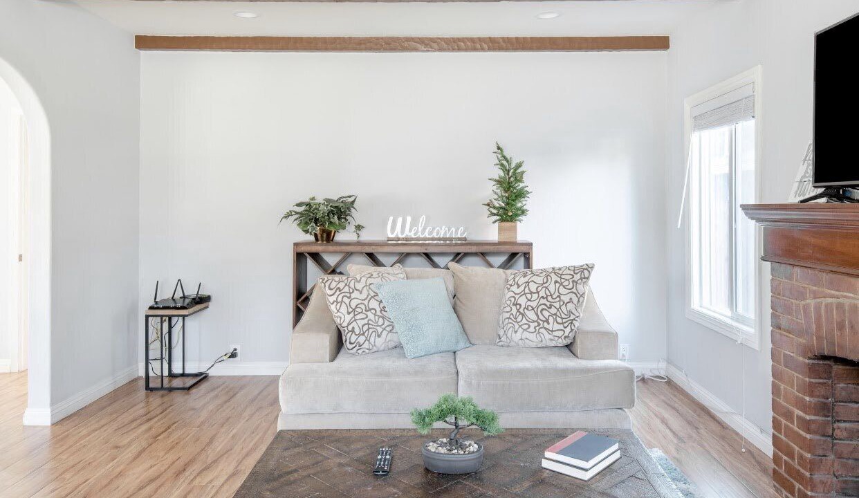 Photo of Livingroom in Mid Central