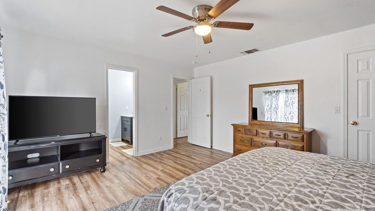 Photo of Bedroom in Yosemite Lakes
