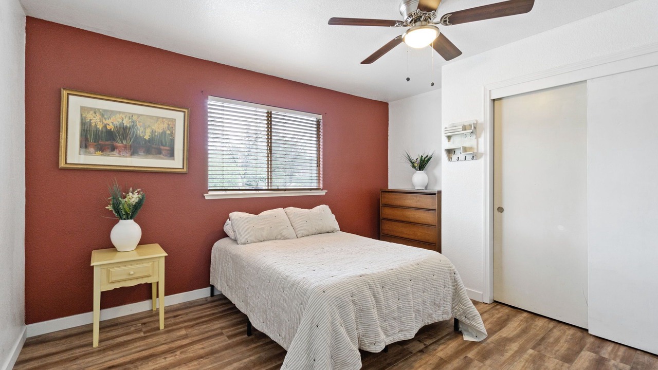 Photo of Bedroom in Yosemite Lakes