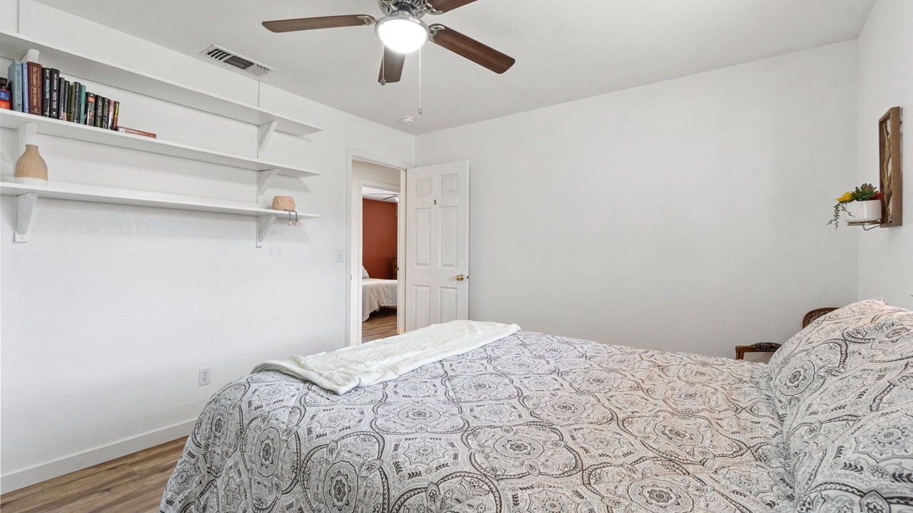 Photo of Bedroom in Yosemite Lakes