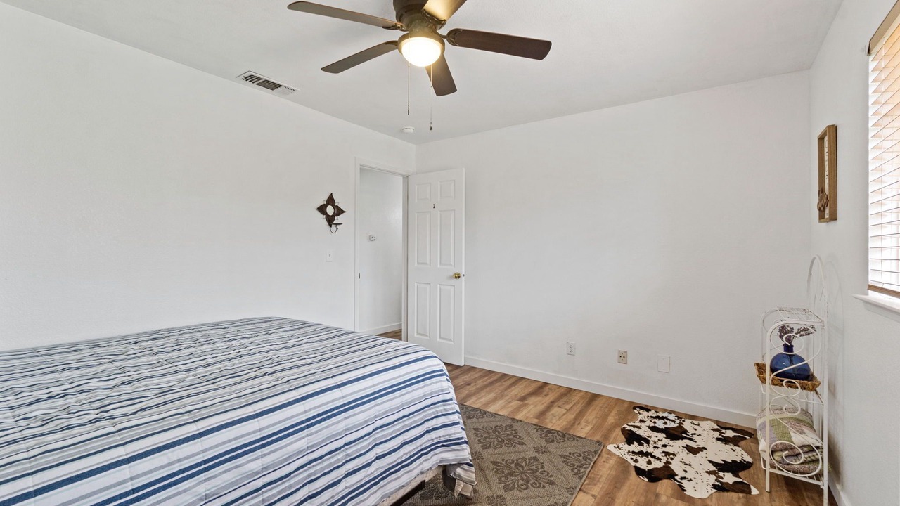 Photo of Bedroom in Yosemite Lakes