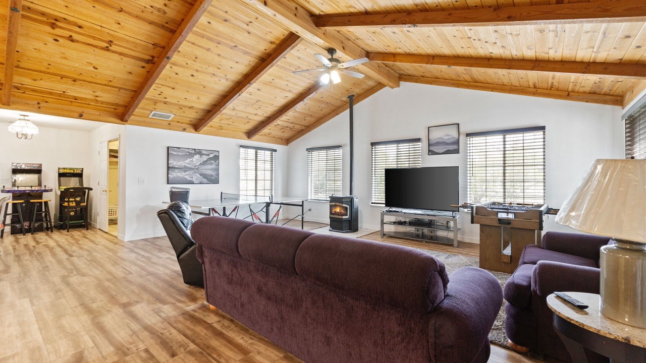 Photo of Livingroom in Yosemite Lakes