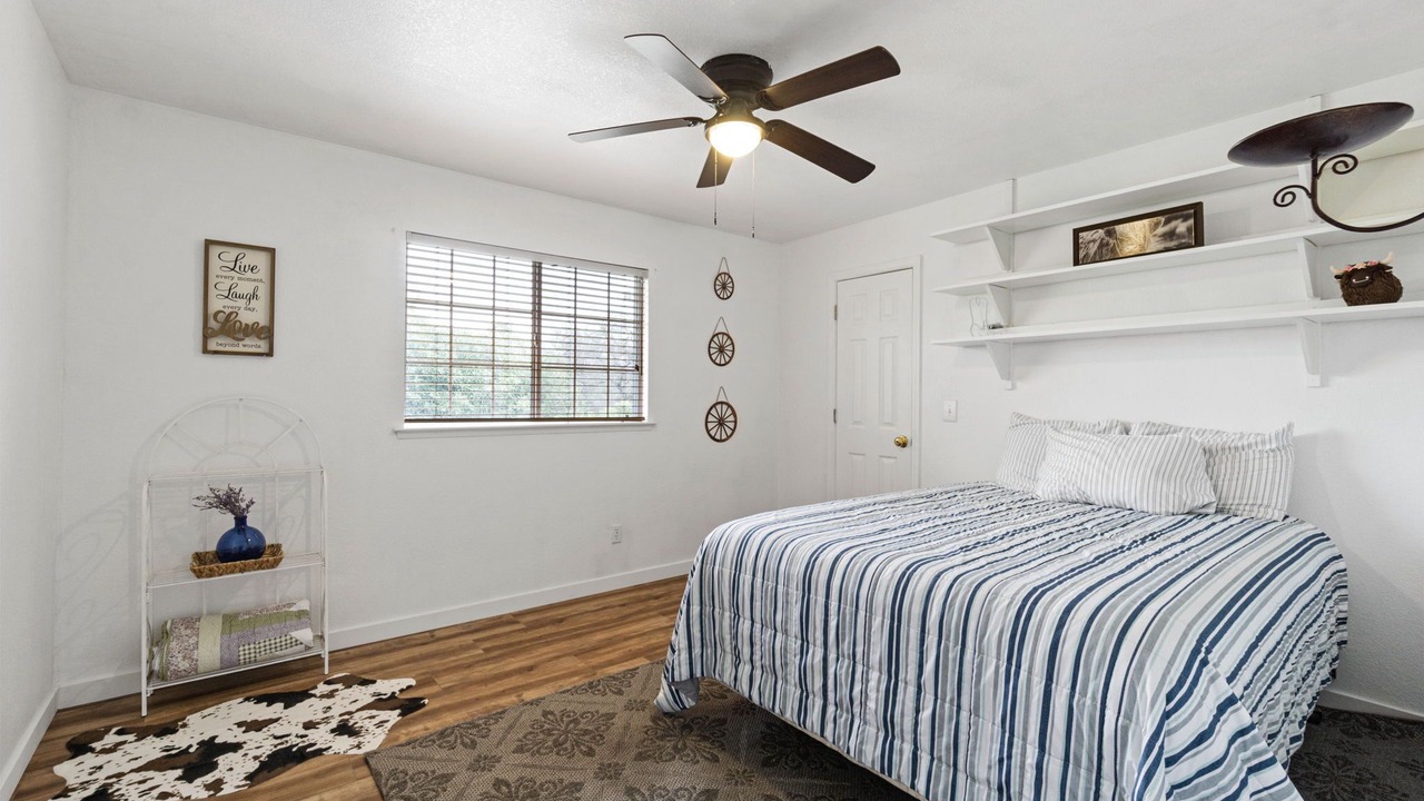 Photo of Bedroom in Yosemite Lakes