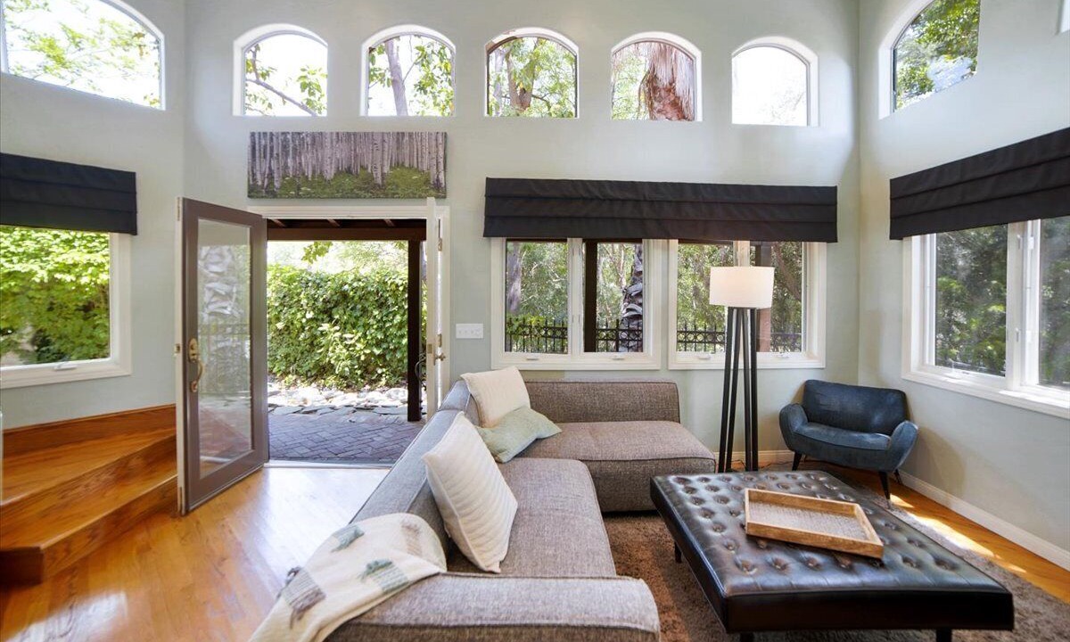 Photo of Livingroom in Rossmoyne