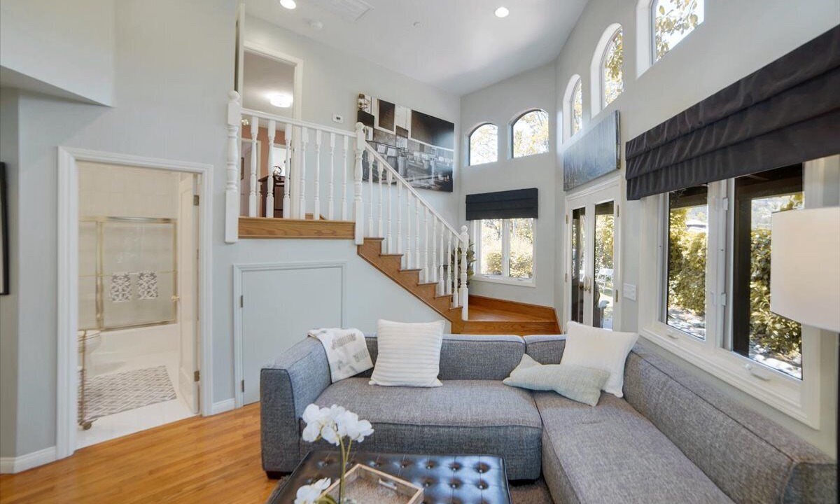 Photo of Livingroom in Rossmoyne