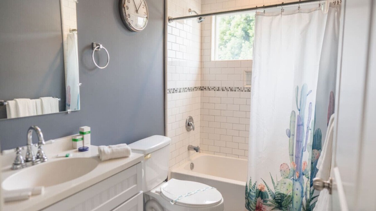 Photo of Bathroom in NoHo Arts District