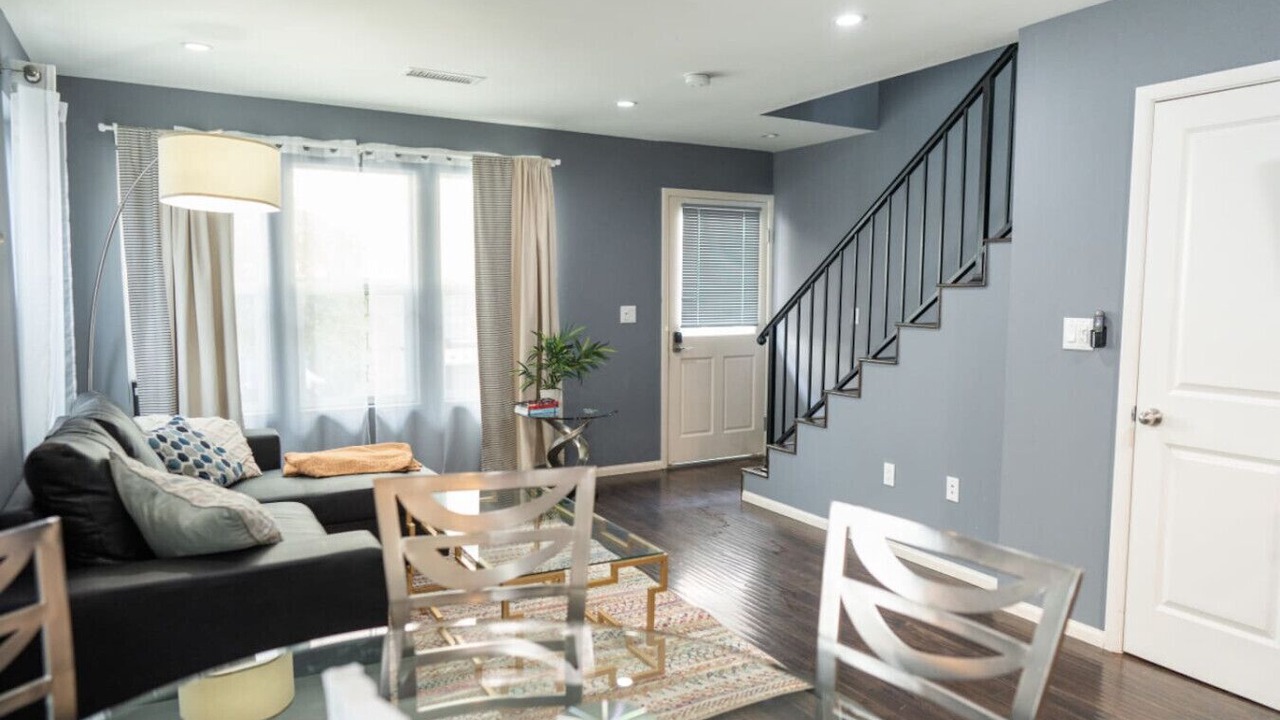 Photo of Livingroom in NoHo Arts District