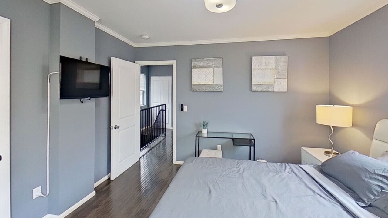 Photo of Bedroom in NoHo Arts District