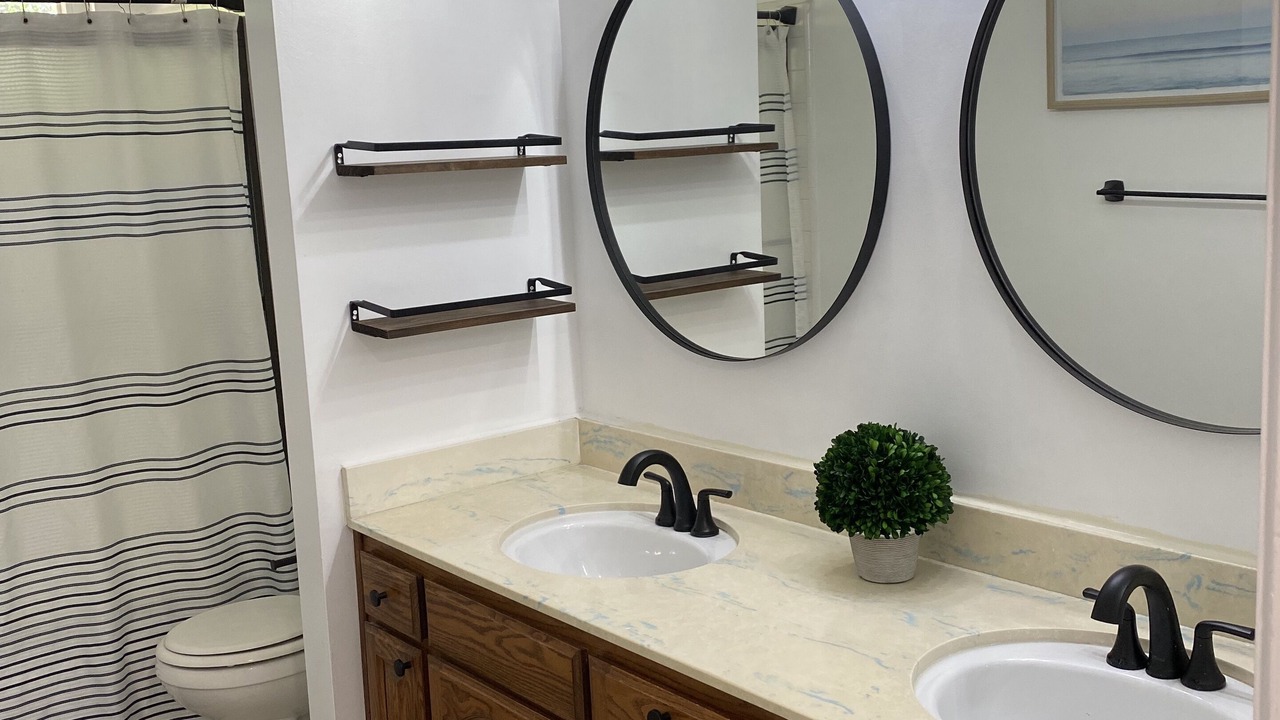 Photo of Bathroom in Calabasas
