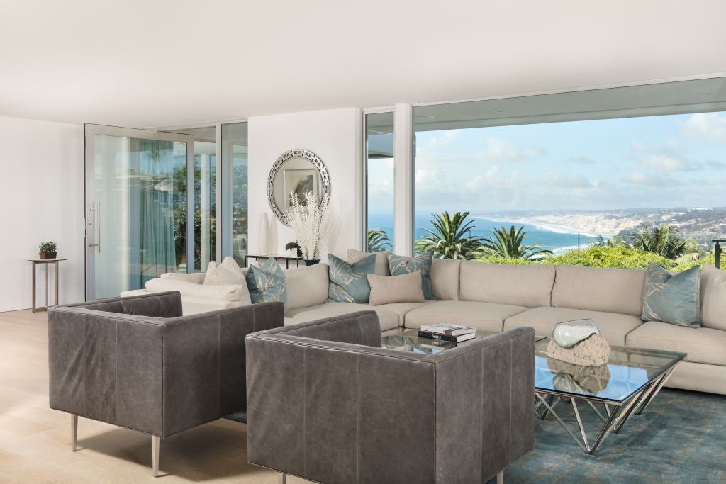 Photo of Livingroom in Country Club