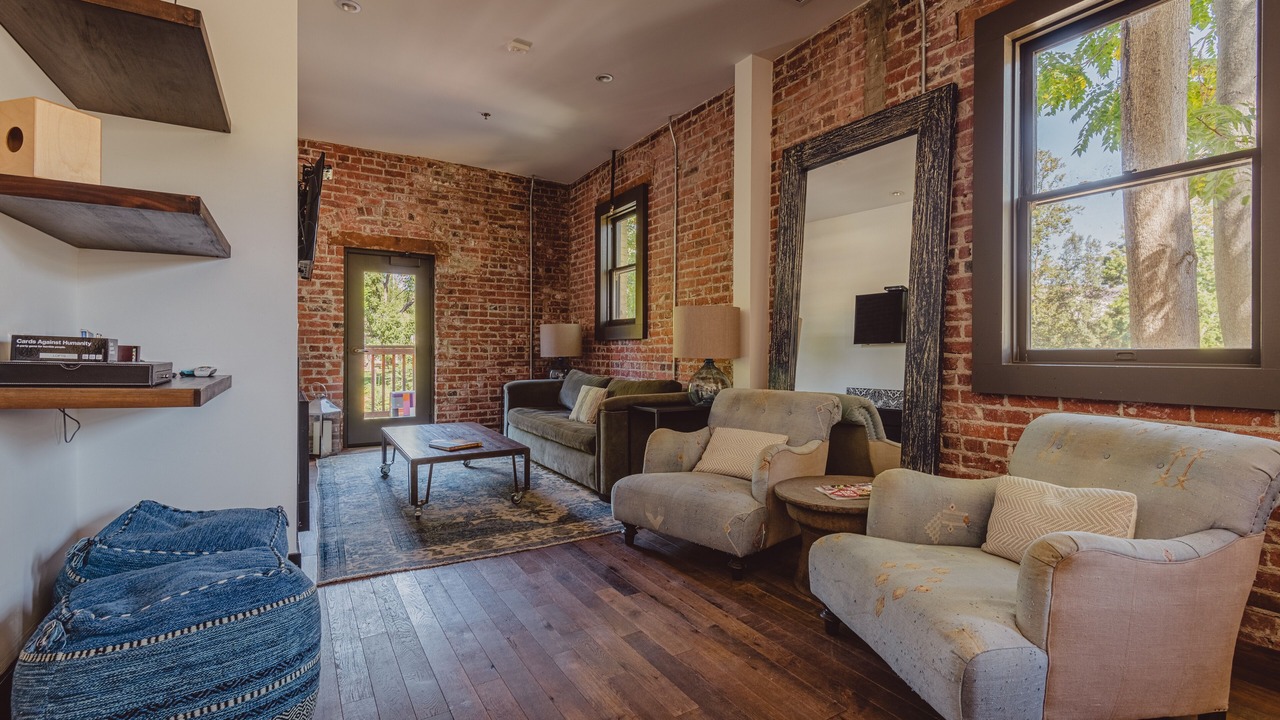 Photo of Livingroom in Downtown
